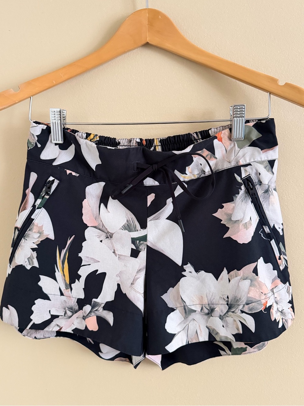 Athleta Women’s Floral Board Shorts Size 4